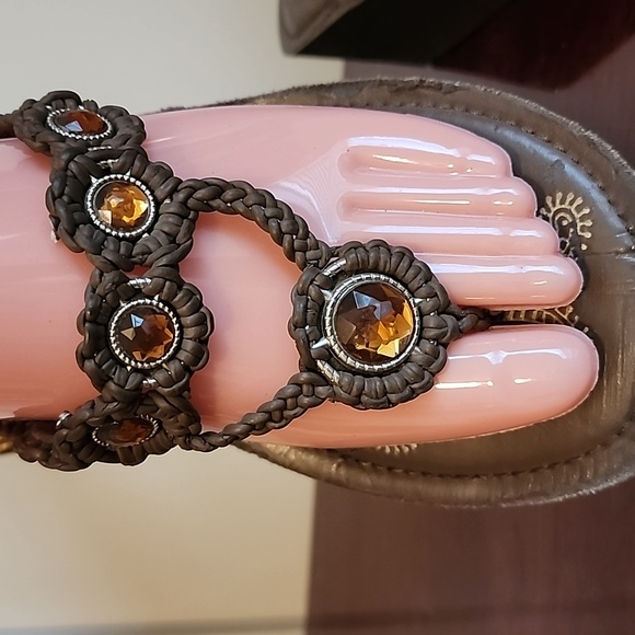 Bejeweled platform thongs size 9 - Picture 2 of 7